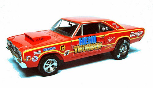 1968 DODGE HEMI DART - Revell - Domino Model